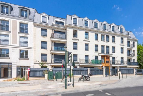 Appartement
         4 pièces
        - 82 m² Exclusivité 450 000 € *