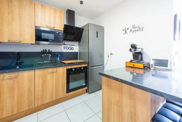 Appartement
         4 pièces
        - 82 m² Exclusivité 450 000 € *