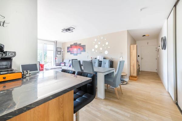 Appartement
         4 pièces
        - 82 m² Exclusivité 450 000 € *