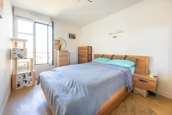 Appartement
         4 pièces
        - 82 m² Exclusivité 450 000 € *