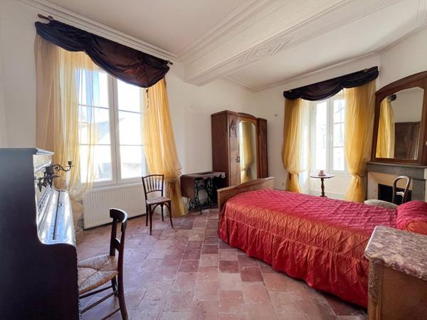 Maison Ecueille 7 pièce(s) 250 m2