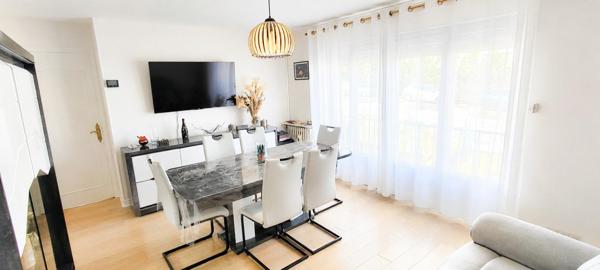 Maison 77m2, 2 chambres, une véranda et 777m2 de terrain