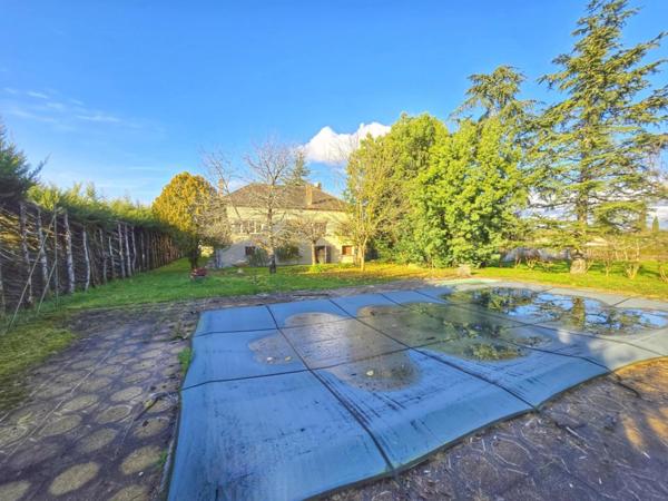 Maison familiale avec potentiel locatif, piscine et grand terrain sans vis-à-vis
