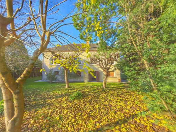 Maison familiale avec potentiel locatif, piscine et grand terrain sans vis-à-vis