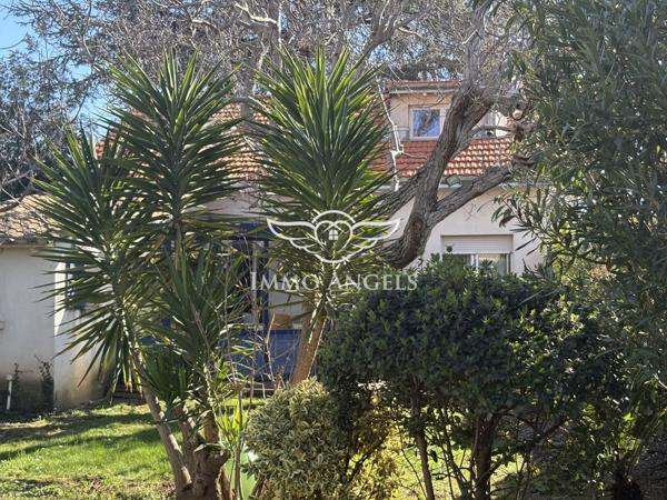 MAUGUIO CENTRE-SUPERBE BATISSE AVEC CACHET-TERRAIN ARBORE DE 442M2-PISCINE