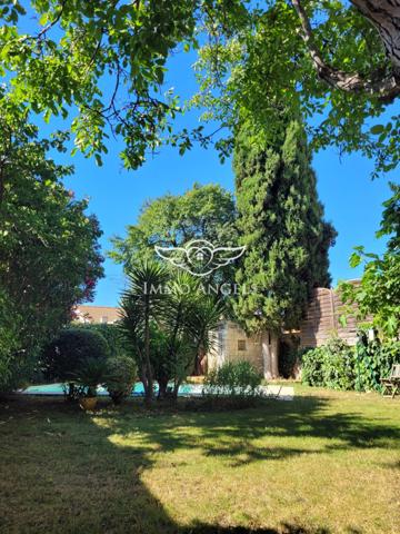 MAUGUIO CENTRE-SUPERBE BATISSE AVEC CACHET-TERRAIN ARBORE DE 442M2-PISCINE