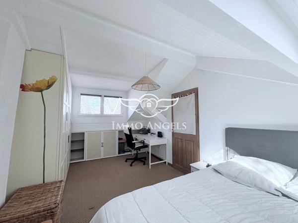 MAUGUIO CENTRE-SUPERBE BATISSE AVEC CACHET-TERRAIN ARBORE DE 442M2-PISCINE