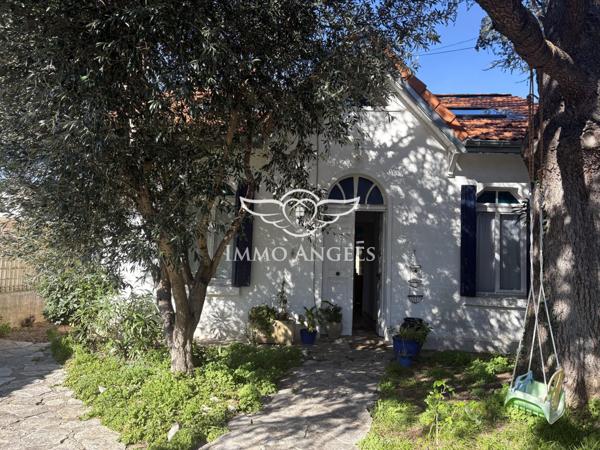 MAUGUIO CENTRE-SUPERBE BATISSE AVEC CACHET-TERRAIN ARBORE DE 442M2-PISCINE