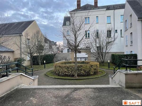 Appartement T3 - 63.5 m2 - RDC terrase de 15 m2 - proche tous commerces - écoles - RER C