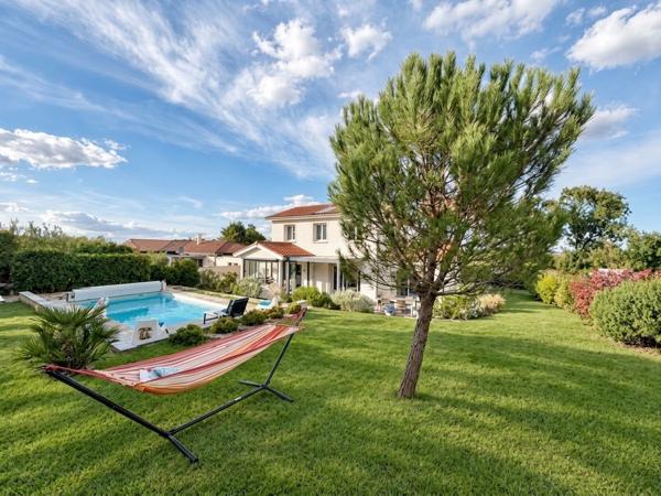 LA TOUR DE SALVAGNY - Maison 122 m2 - 4 chambres - Terrain 860 m2 avec piscine