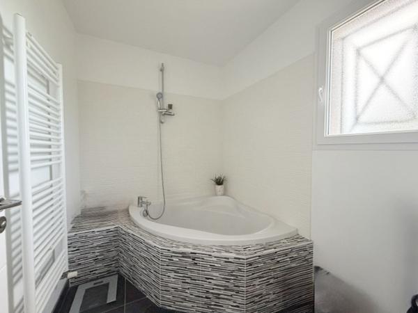 LA TOUR DE SALVAGNY - Maison 122 m2 - 4 chambres - Terrain 860 m2 avec piscine