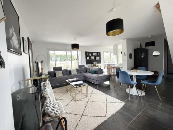 LA TOUR DE SALVAGNY - Maison 122 m2 - 4 chambres - Terrain 860 m2 avec piscine