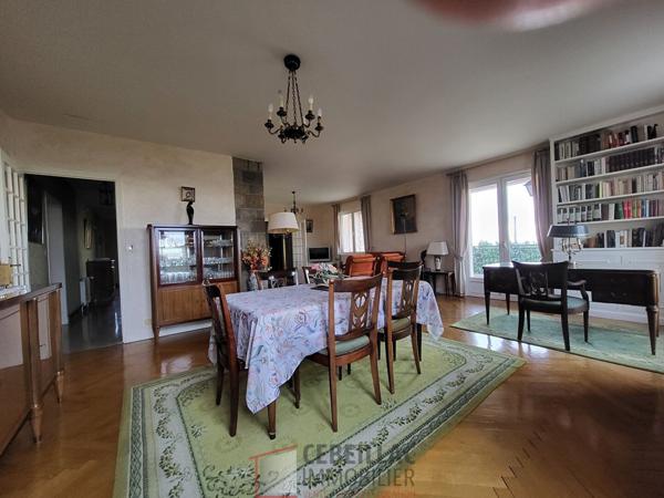 VASTE MAISON Multiples possibilités pour investisseur comme un COLIVING