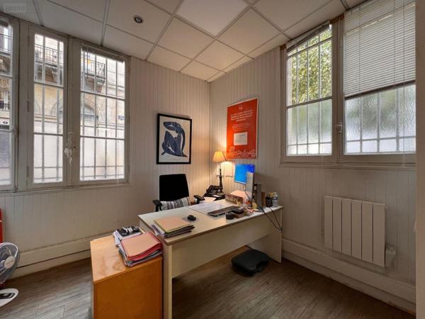 Local Professionnel et commercial à louer à Bordeaux en Gironde (33000), ref : 33145/FMCO/1868   
Quinconces
