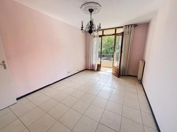 Appartement à rénover-idéal premier achat ou investissement locatif