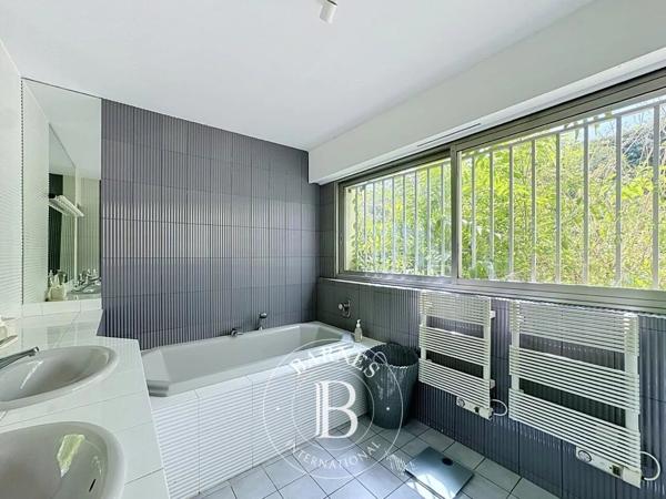 Marseille 8ème, Appartement 4 Chambres -  170 m² à vendre
