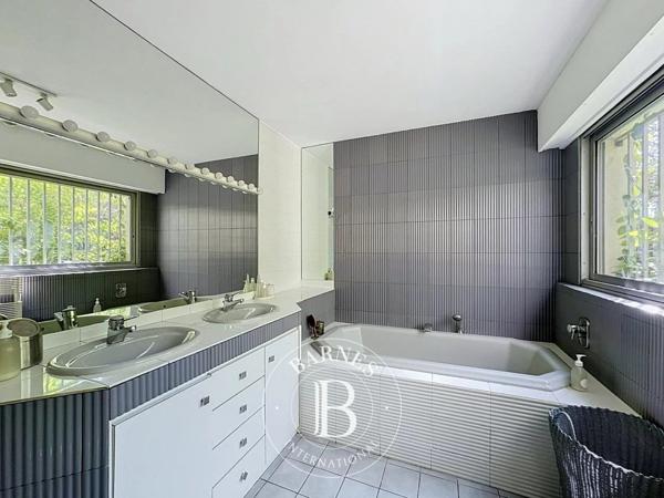 Marseille 8ème, Appartement 4 Chambres -  170 m² à vendre