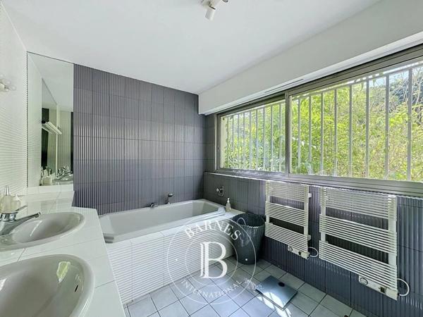 Marseille 8ème, Appartement 4 Chambres -  170 m² à vendre