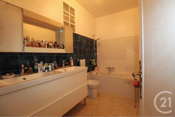 Maison à vendre  4 pièces - 94,18 m2 LA VARENNE ST HILAIRE - 94