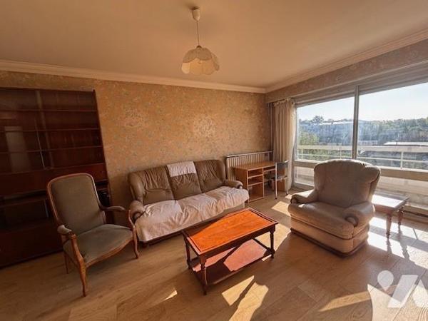 Appartement traversant - T4 – Dernier étage avec ascenseur – Proche Place Lafayette – ANGERS