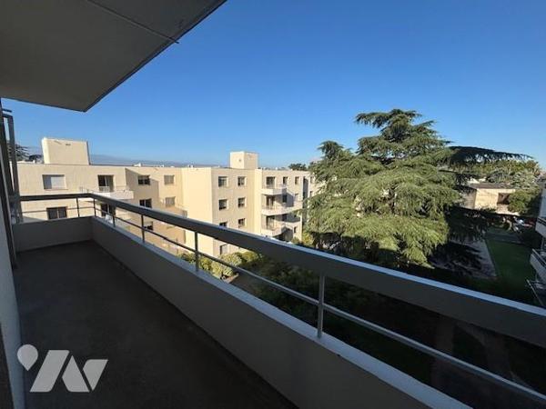 Appartement traversant - T4 – Dernier étage avec ascenseur – Proche Place Lafayette – ANGERS