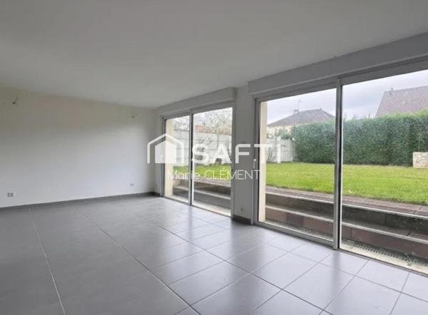 Maison individuelle de 220 m2 avec 6 chambres sur un terrain de 490 m2 avec un sous sol total.