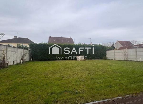 Maison individuelle de 220 m2 avec 6 chambres sur un terrain de 490 m2 avec un sous sol total.