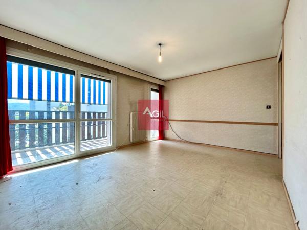 GRENOBLE - T4 de 80m² à rénover avec un grand balcon