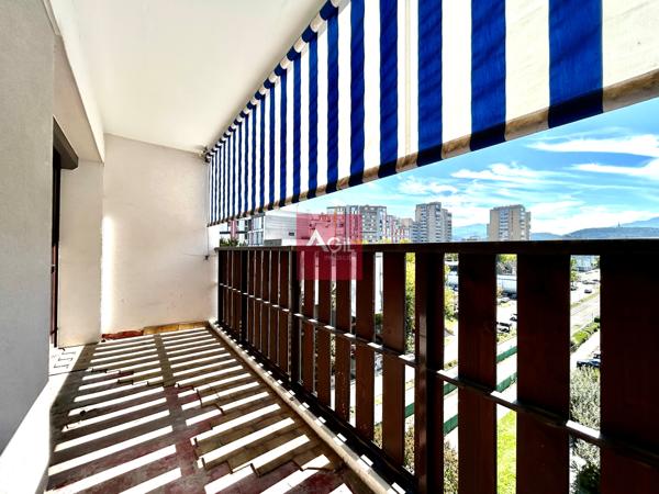 GRENOBLE - T4 de 80m² à rénover avec un grand balcon