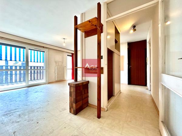 GRENOBLE - T4 de 80m² à rénover avec un grand balcon