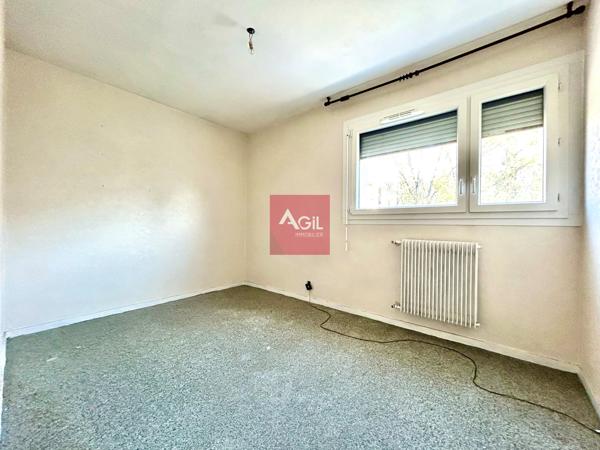 GRENOBLE - T4 de 80m² à rénover avec un grand balcon