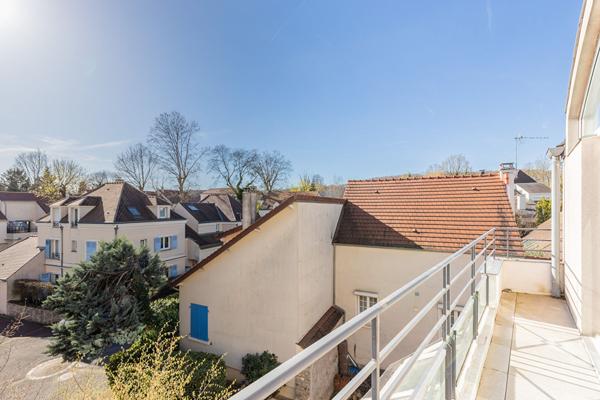 Triplex d'architecte avec jardin ,DPE D, Emplacement privilégié à deux pas du centre-ville de Verrières-le-Buisson, DPE D,  Sous-sol - Double BOX + emplacement Moto.