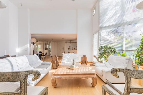 Triplex d'architecte avec jardin ,DPE D, Emplacement privilégié à deux pas du centre-ville de Verrières-le-Buisson, DPE D,  Sous-sol - Double BOX + emplacement Moto.