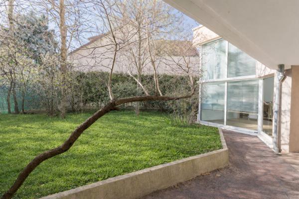 Triplex d'architecte avec jardin ,DPE D, Emplacement privilégié à deux pas du centre-ville de Verrières-le-Buisson, DPE D,  Sous-sol - Double BOX + emplacement Moto.