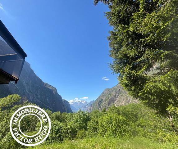 À VENDRE – MAISON D’ARCHITECTE À RÉNOVER AU CŒUR DE LA NATURE – LA DANCHÈRE / VENOSC