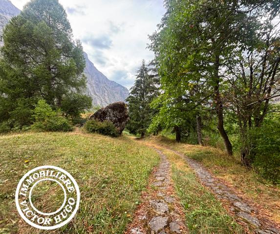 À VENDRE – MAISON D’ARCHITECTE À RÉNOVER AU CŒUR DE LA NATURE – LA DANCHÈRE / VENOSC