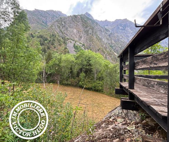 À VENDRE – MAISON D’ARCHITECTE À RÉNOVER AU CŒUR DE LA NATURE – LA DANCHÈRE / VENOSC