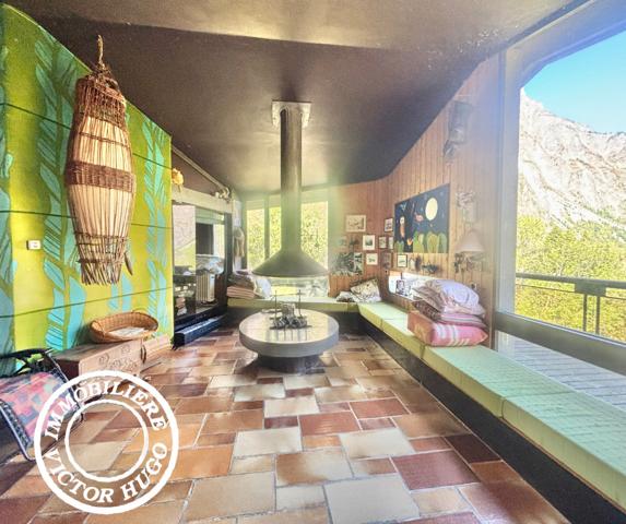 À VENDRE – MAISON D’ARCHITECTE À RÉNOVER AU CŒUR DE LA NATURE – LA DANCHÈRE / VENOSC