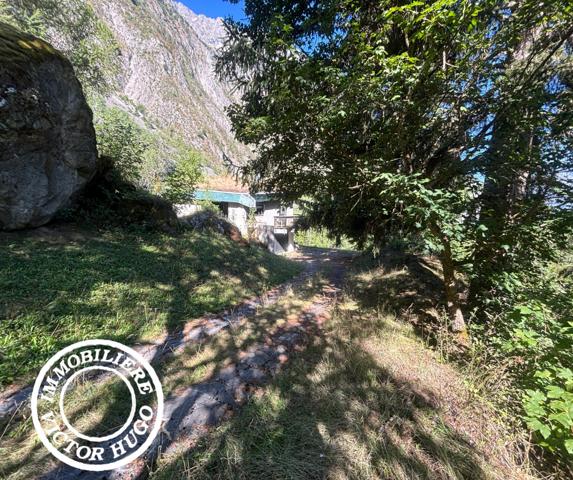 À VENDRE – MAISON D’ARCHITECTE À RÉNOVER AU CŒUR DE LA NATURE – LA DANCHÈRE / VENOSC