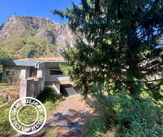 À VENDRE – MAISON D’ARCHITECTE À RÉNOVER AU CŒUR DE LA NATURE – LA DANCHÈRE / VENOSC
