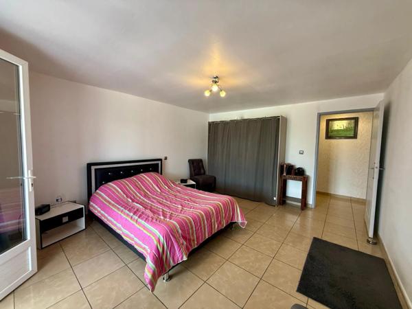 Maison à vendre 5 pièces PEYRIAC MINERVOIS (11) 135 m2 environ, 3 chambres, piscine, garage terrain 885m2