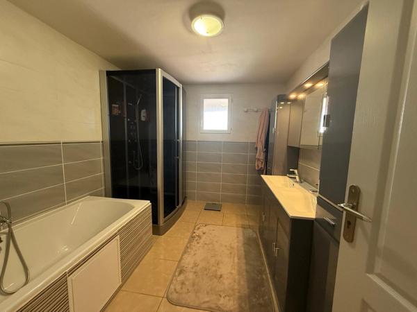 Maison à vendre 5 pièces PEYRIAC MINERVOIS (11) 135 m2 environ, 3 chambres, piscine, garage terrain 885m2