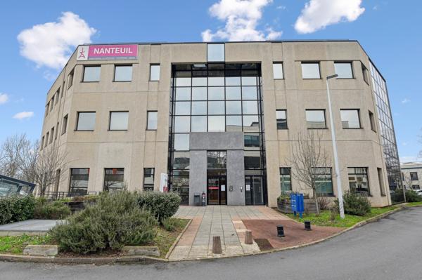 Bureaux à louer à Nanterre surface de 422 m² environnement paysager