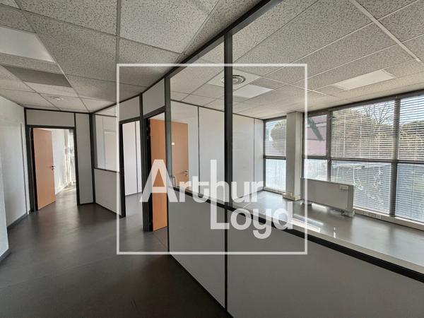 Bureaux à louer à Nîmes 141 m² avec ascenseur et parking sur site