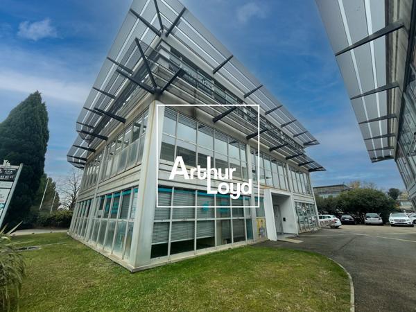 Bureaux à louer à Nîmes 141 m² avec ascenseur et parking sur site