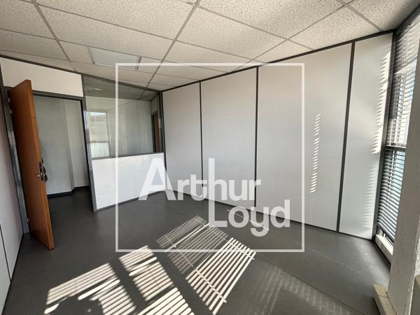 Bureaux à louer à Nîmes 141 m² avec ascenseur et parking sur site