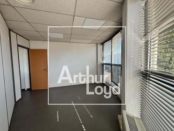 Bureaux à louer à Nîmes 141 m² avec ascenseur et parking sur site