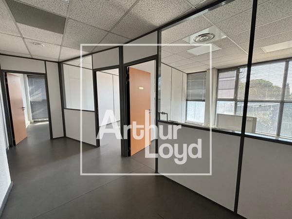 Bureaux à louer à Nîmes 141 m² avec ascenseur et parking sur site