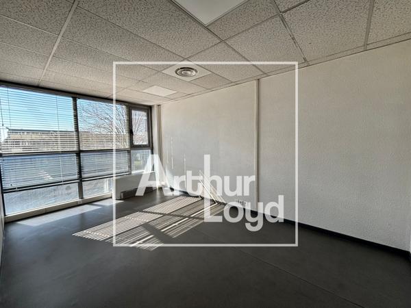 Bureaux à louer à Nîmes 141 m² avec ascenseur et parking sur site
