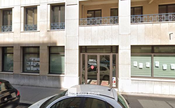 Bureaux à louer en rez de chaussée à Lyon 6 avec grande visibilité